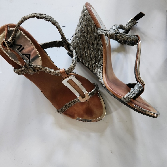 Shoes - Picture 5 of 15